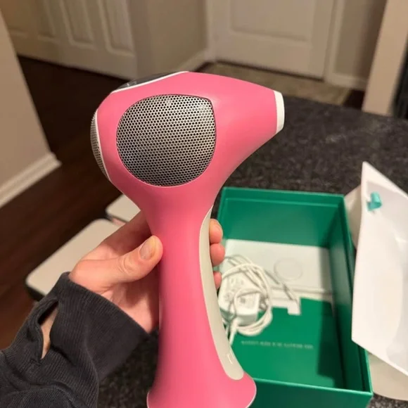 Tria Hair Removal Laser in White and Pink - Picture 2 of 6